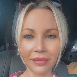 Meet your Posher, Demi